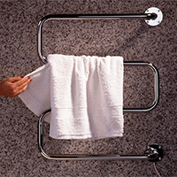 Как выбрать полотенцесушитель в ванную комнату: особенности различных видов