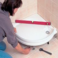 Правила и особенности самостоятельной установки душевых поддонов