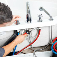 Установка смесителя на борт ванны: особенности и техника выполнения